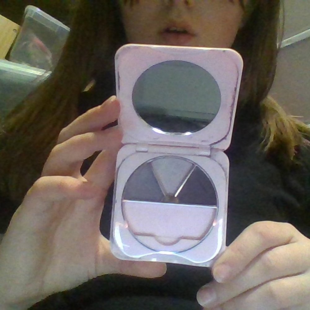 makeup - Picture 3 of 3